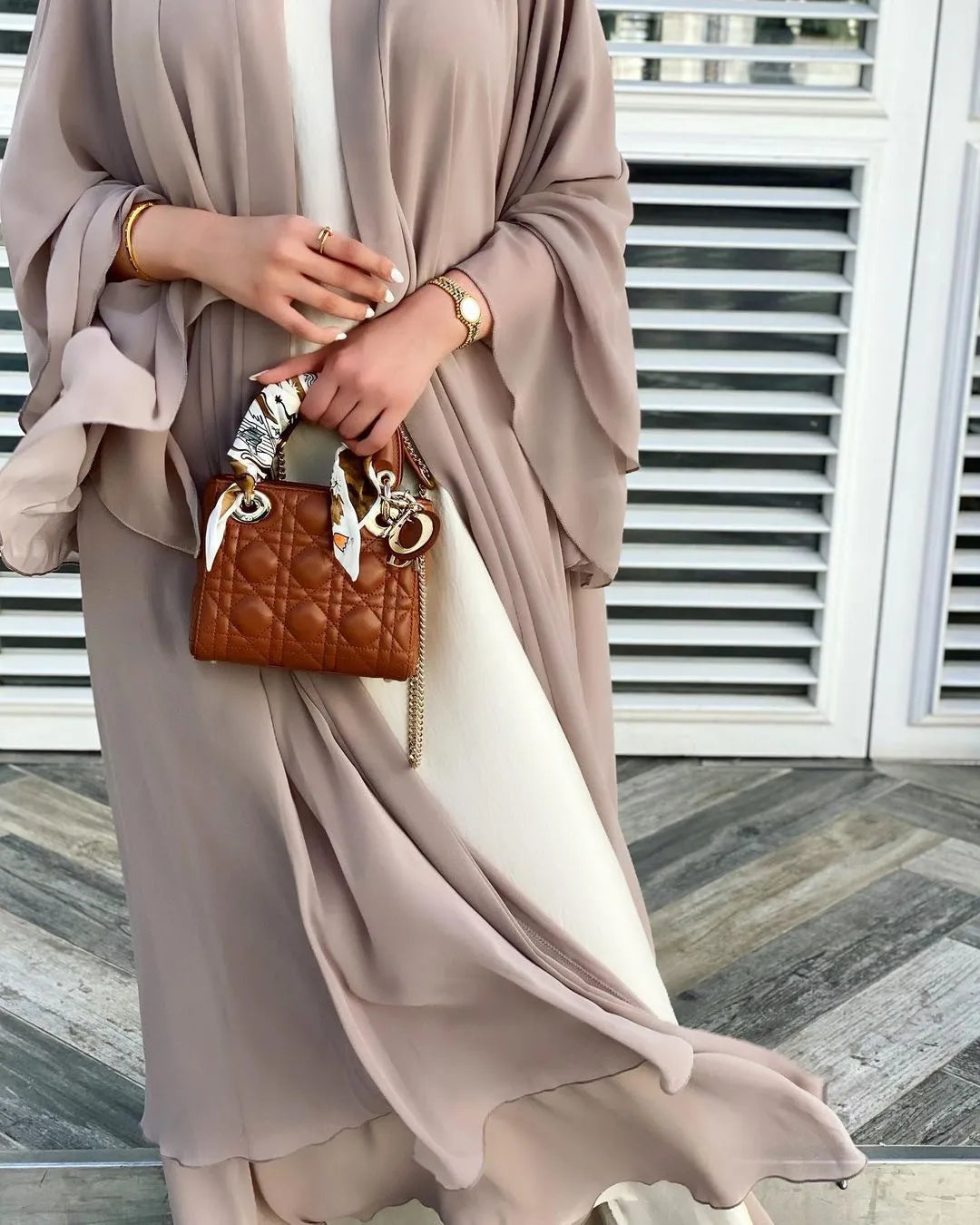 soha abaya